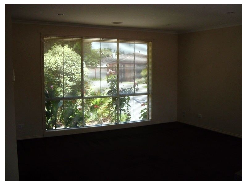 27A Clairmont Avenue, Cranbourne VIC 3977