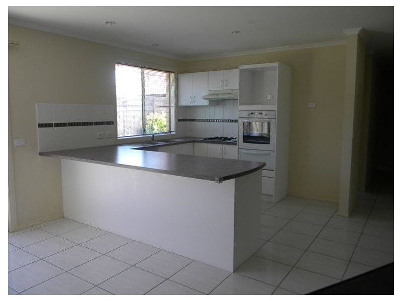 27a Clairmont Avenue, Cranbourne VIC 3977