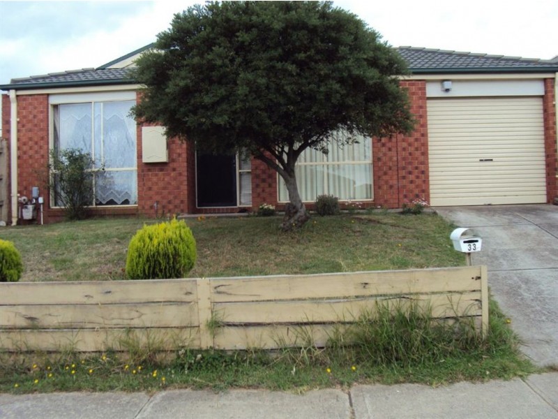 33 Bates Street, Cranbourne West VIC 3977