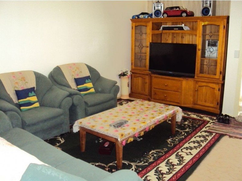 33 Bates Street, Cranbourne West VIC 3977