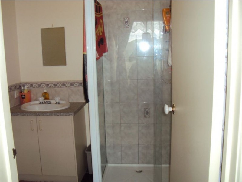 33 Bates Street, Cranbourne West VIC 3977