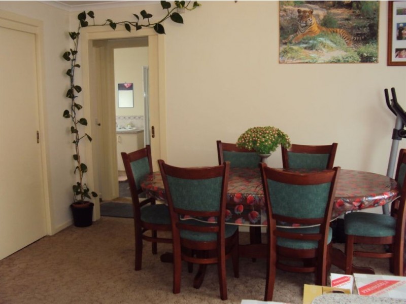 33 Bates Street, Cranbourne West VIC 3977