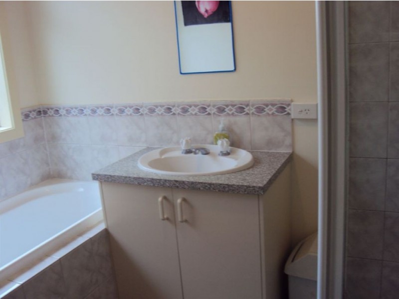 33 Bates Street, Cranbourne West VIC 3977