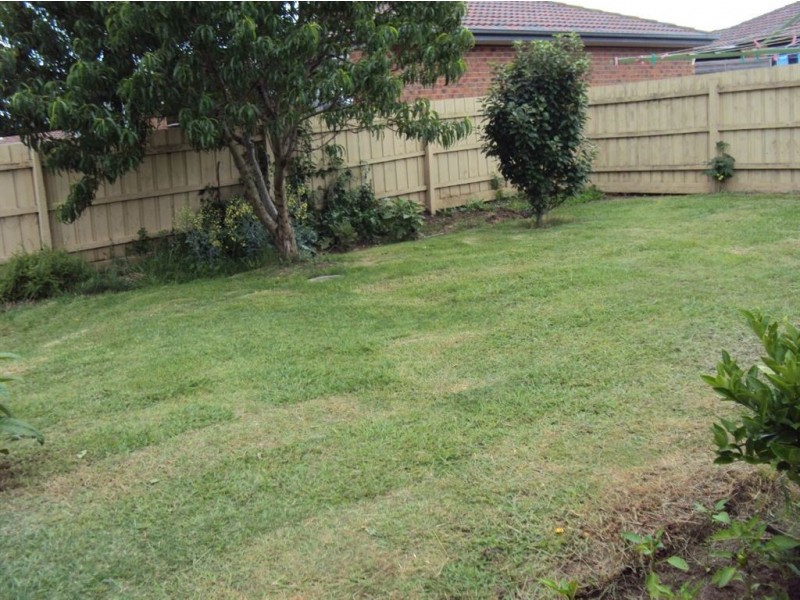 33 Bates Street, Cranbourne West VIC 3977