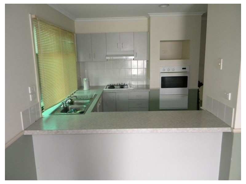 9 Daphne Way, Cranbourne North VIC 3977