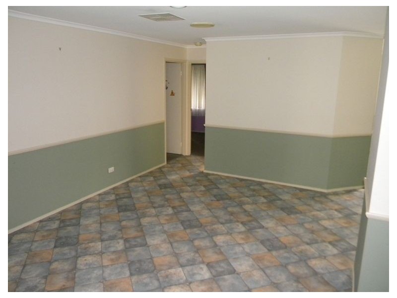 9 Daphne Way, Cranbourne North VIC 3977