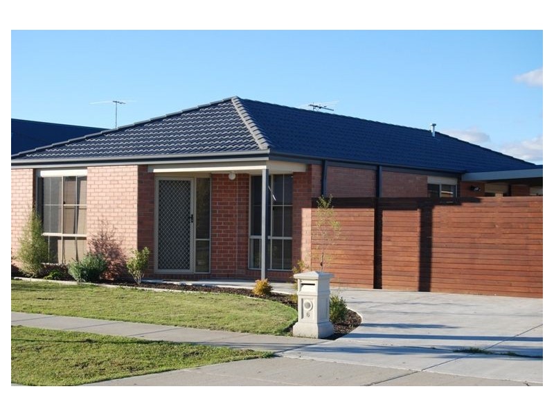 6 Danita Way, Cranbourne West VIC 3977
