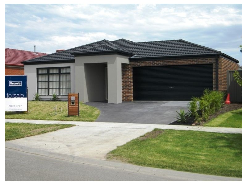 31 Bradford Drive, Cranbourne East VIC 3977