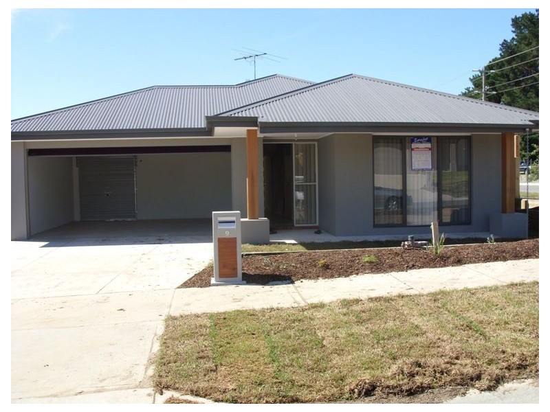 9 Herbert Street, Pakenham VIC 3810