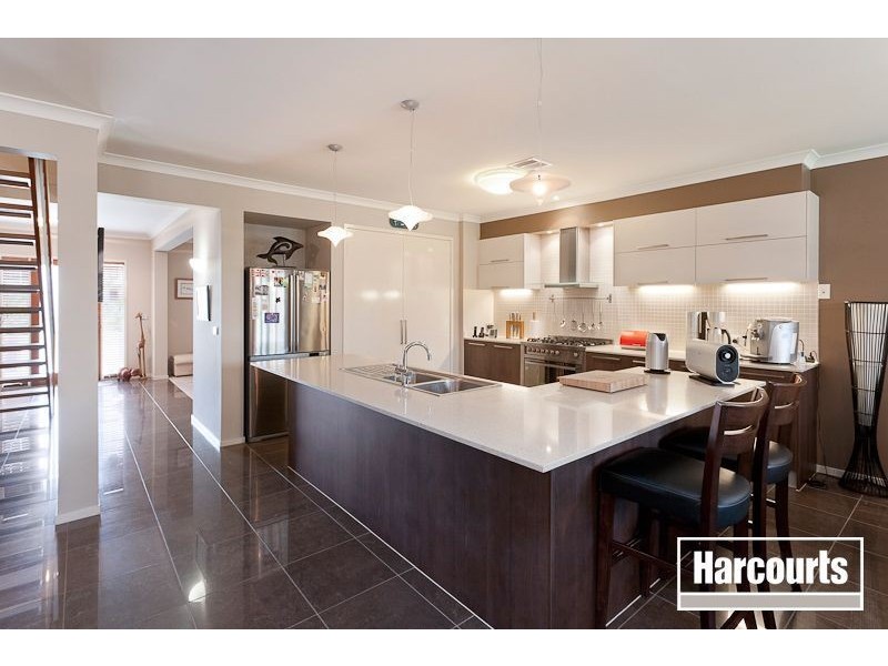 4 Hertford Court, Cranbourne North VIC 3977