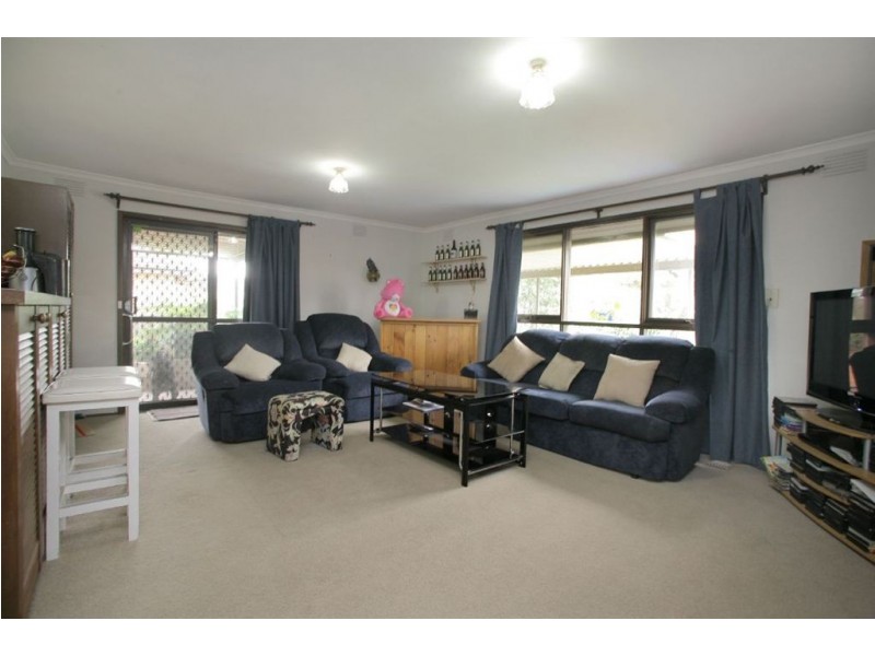 17 Ainsleigh Court, Cranbourne VIC 3977