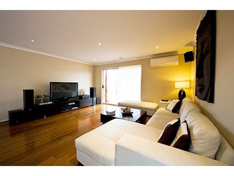 9 Oldis Court, Berwick VIC 3806