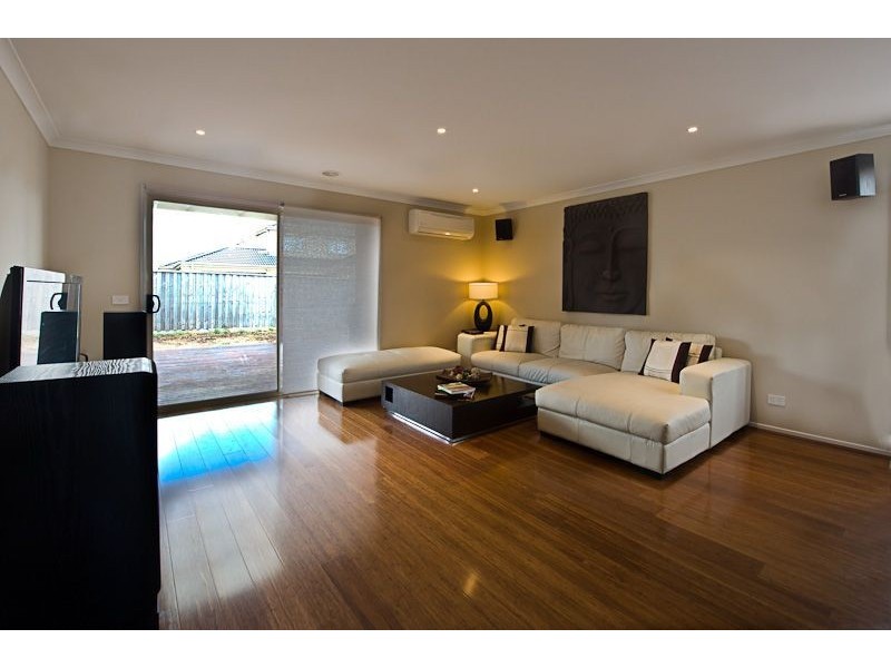 9 Oldis Court, Berwick VIC 3806