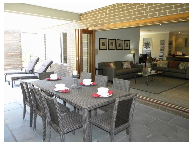 7 Kindred Avenue, Cranbourne North VIC 3977