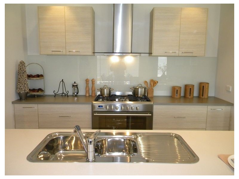 7 Kindred Avenue, Cranbourne North VIC 3977