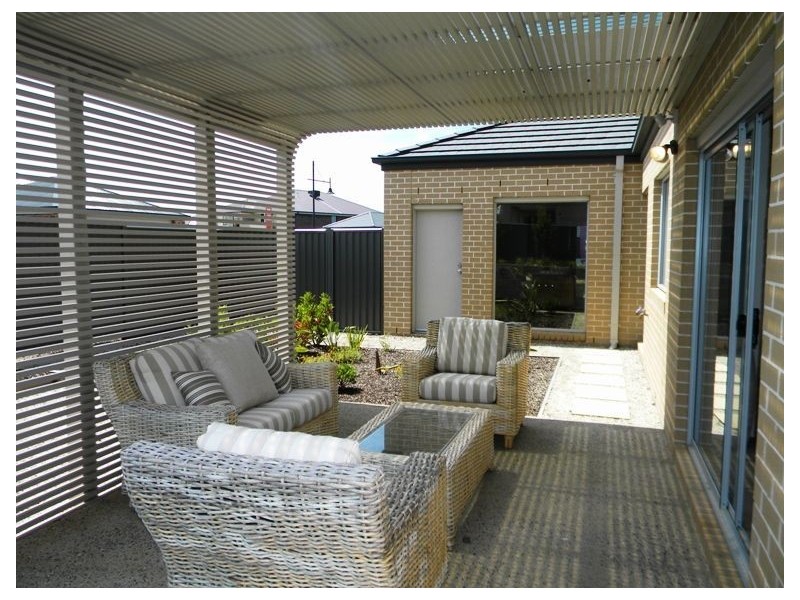 7 Kindred Avenue, Cranbourne North VIC 3977