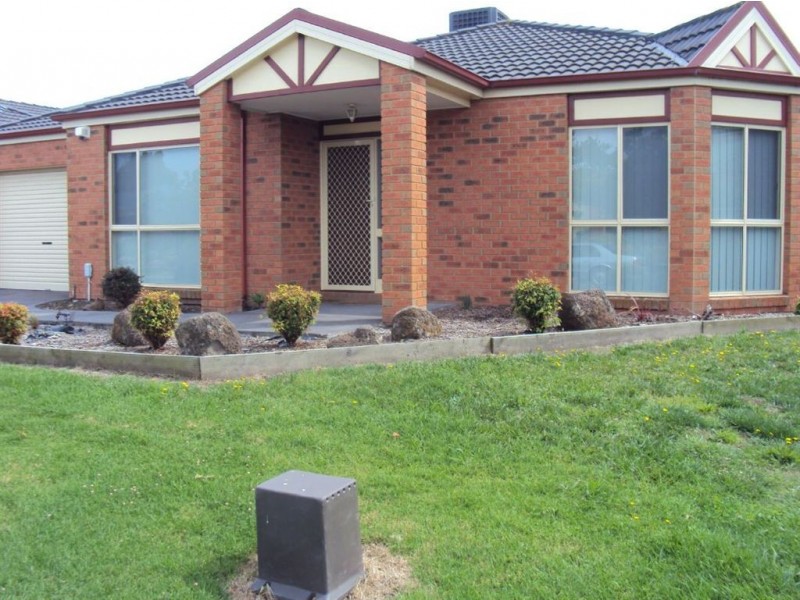 9 Briarcrest Drive, Cranbourne VIC 3977