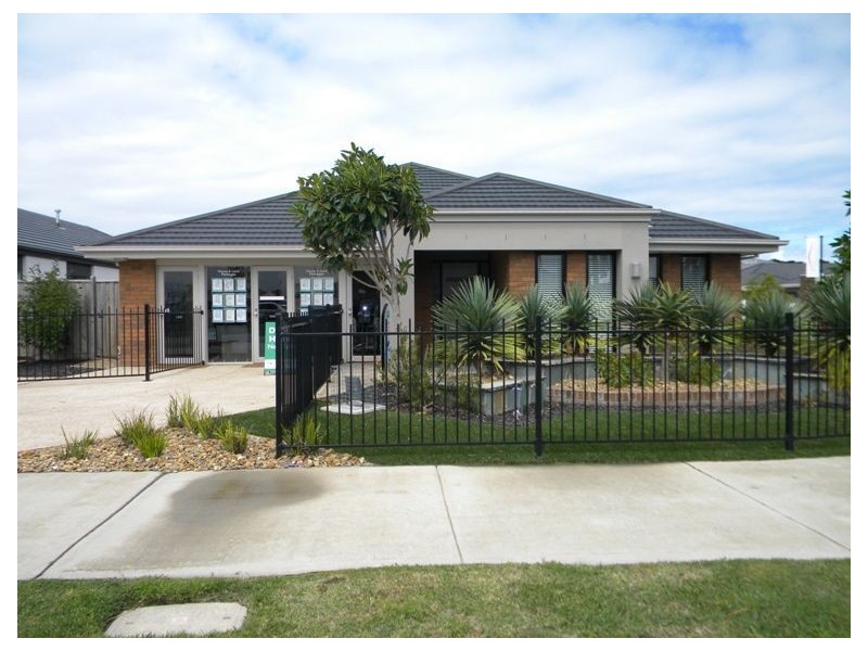 9 Brookwater Parade, Lyndhurst VIC 3975