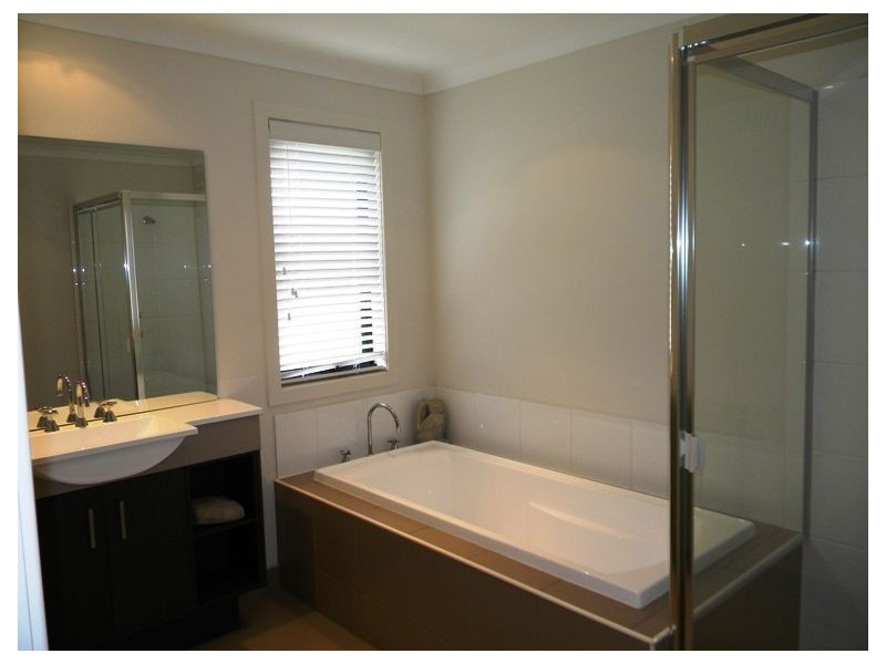 9 Brookwater Parade, Lyndhurst VIC 3975