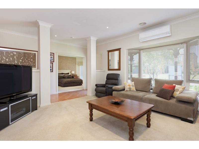 17 Sunningdale Crescent, Cranbourne VIC 3977