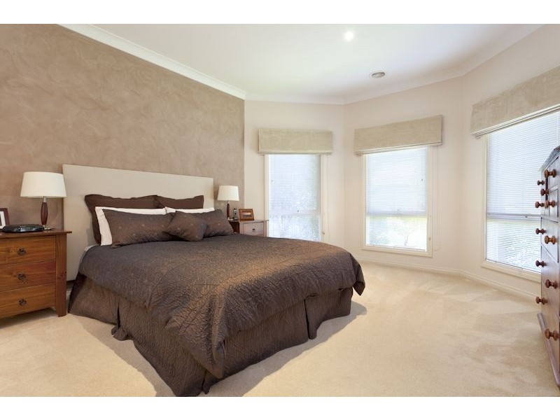 17 Sunningdale Crescent, Cranbourne VIC 3977