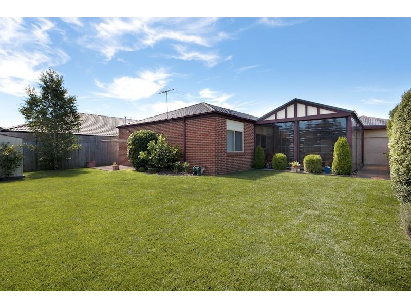 17 Sunningdale Crescent, Cranbourne VIC 3977