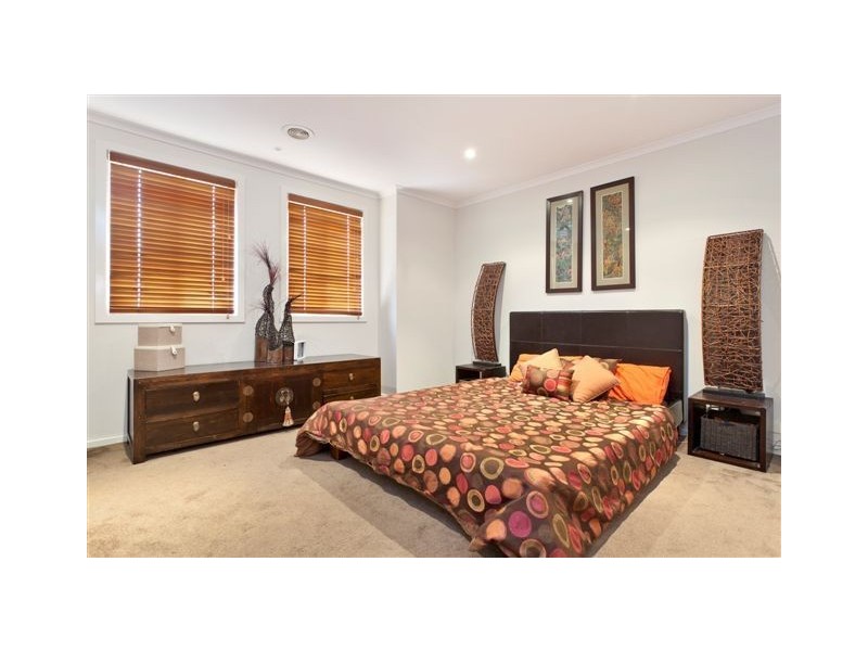 33 Kirren Close, Cranbourne VIC 3977