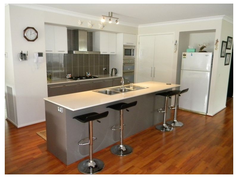 8 Rose Bush Court, Lyndhurst VIC 3975