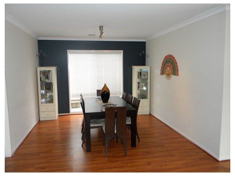 8 Rose Bush Court, Lyndhurst VIC 3975