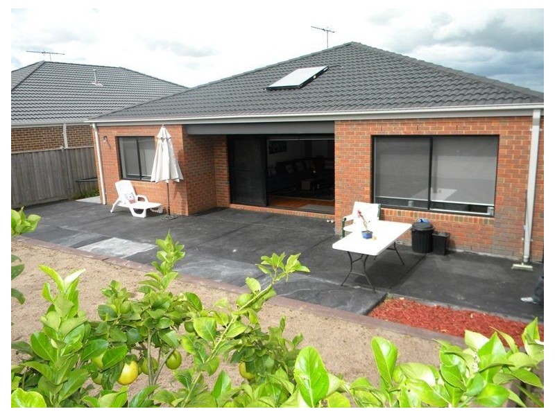 8 Rose Bush Court, Lyndhurst VIC 3975