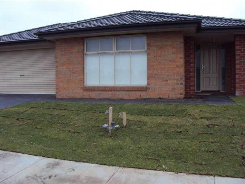 10 Ardent Crescent, Cranbourne VIC 3977