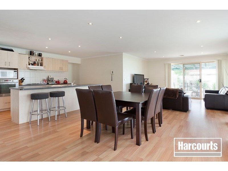 18 Gatehouse Parade, Cranbourne East VIC 3977