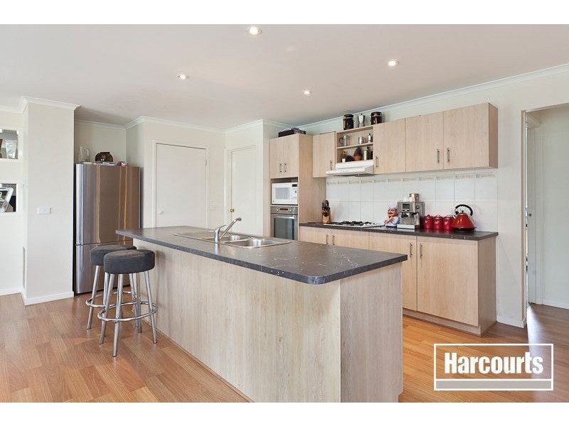 18 Gatehouse Parade, Cranbourne East VIC 3977