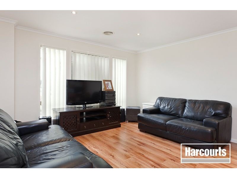 18 Gatehouse Parade, Cranbourne East VIC 3977