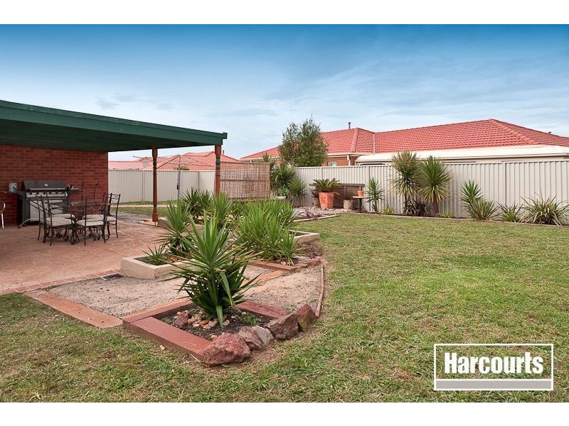18 Gatehouse Parade, Cranbourne East VIC 3977
