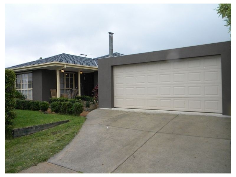 10 Rebecca Court, Cranbourne North VIC 3977