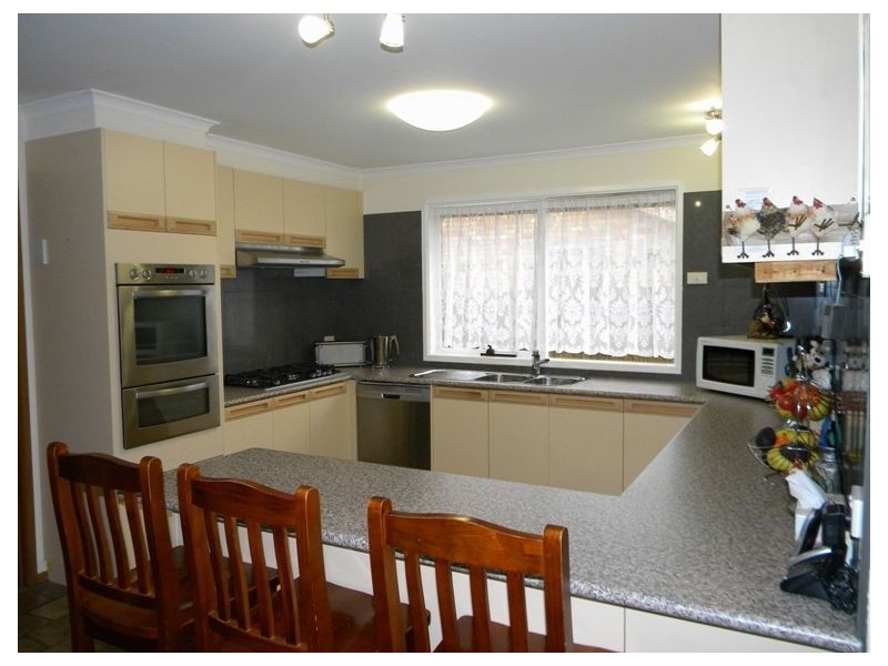 10 Rebecca Court, Cranbourne North VIC 3977