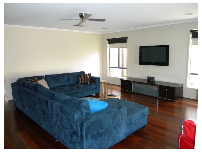 32 Flametree Circuit, Cranbourne VIC 3977