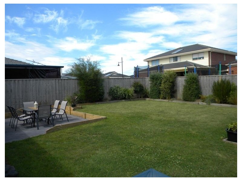 32 Flametree Circuit, Cranbourne VIC 3977