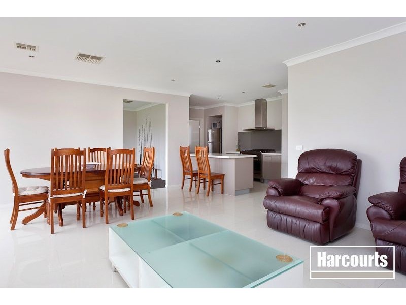 3 Locky Grove, Lyndhurst VIC 3975