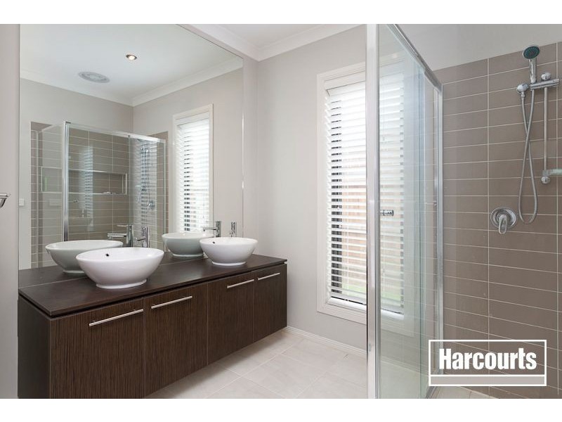 3 Locky Grove, Lyndhurst VIC 3975