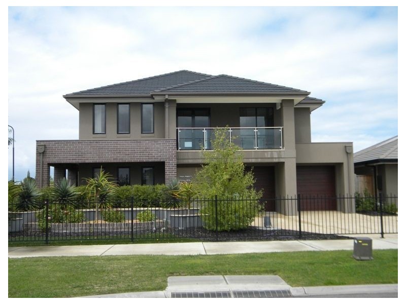 15 Brookwater Parade, Lyndhurst VIC 3975