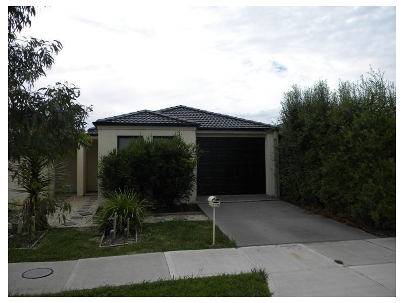 2/36 Greenaway Terrace, Cranbourne East VIC 3977