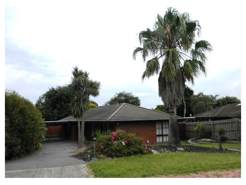 9 Marsden Court, Cranbourne North VIC 3977