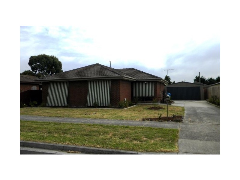 49 Navarre Drive, Cranbourne West VIC 3977