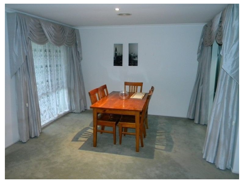 31 Elizabeth Street, Cranbourne North VIC 3977