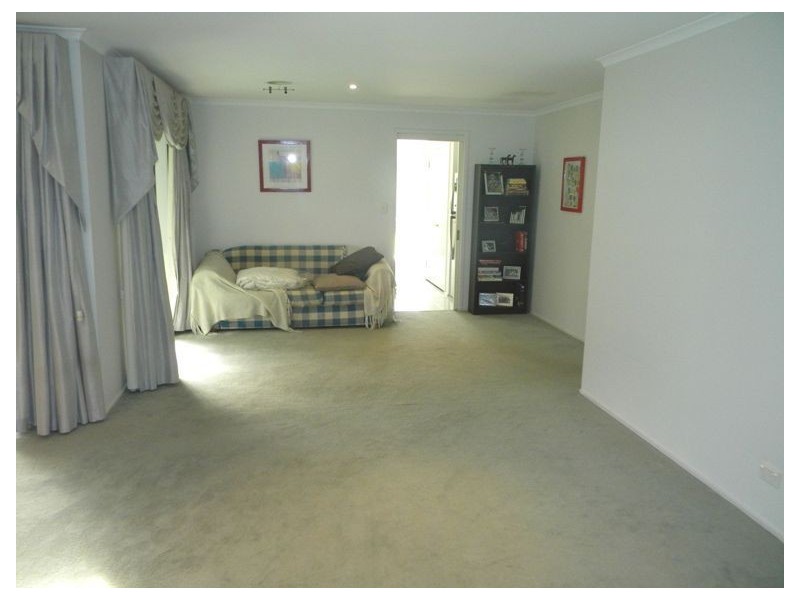 31 Elizabeth Street, Cranbourne North VIC 3977