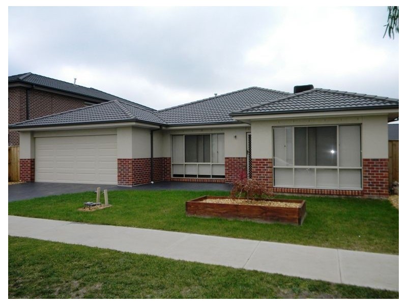 4 Flash Dan Drive, Cranbourne East VIC 3977