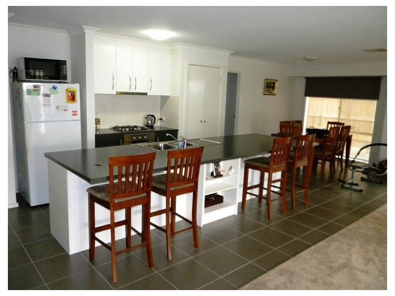 4 Flash Dan Drive, Cranbourne East VIC 3977