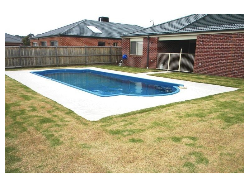 4 Flash Dan Drive, Cranbourne East VIC 3977